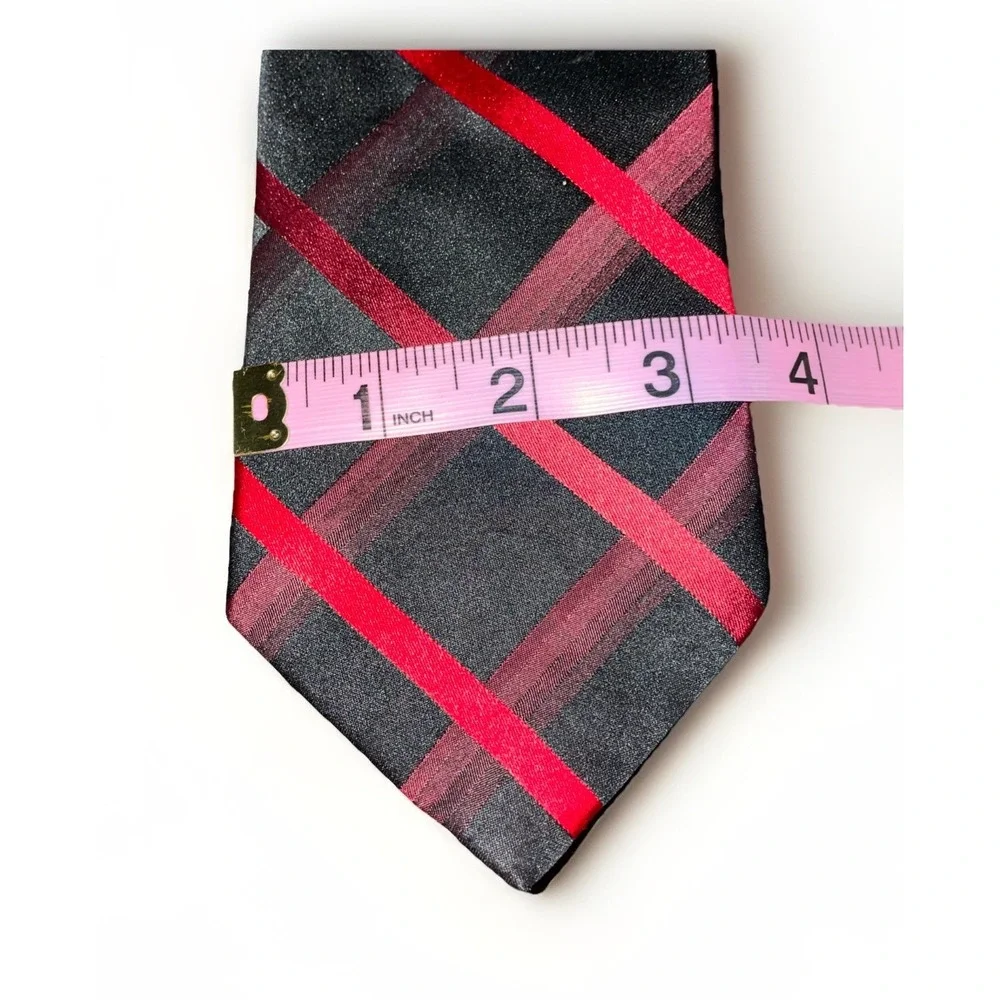 Croft & Barrow  Black,‎ Red  Plaid Polyester Designer Tie